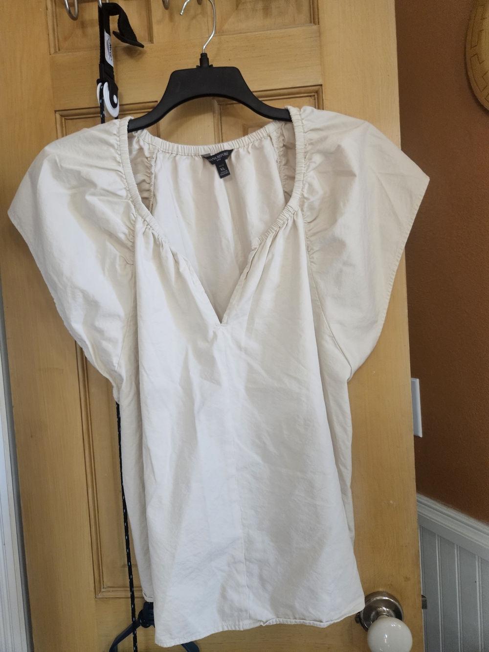 Banana Republic Cream Cap-Sleeve V-Neck Top